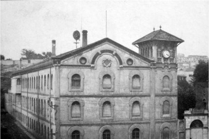 L'edifici de fabricació de licors de la Chartreuse és un dels exemples d'arquitectura industrial.