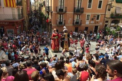 Els Gegants Vells i del Cós del Bou ja llueixen els nous vestits