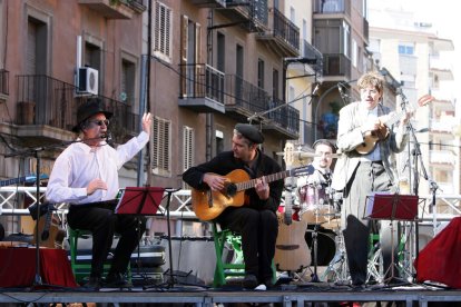 Quico el Célio, el Noi i el Mut de Ferreries transformen la Torre Vella en un hostal del segle XIII