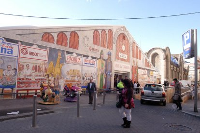 Imatge de l'entrada de l'aparcament del Mercat.