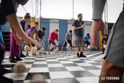 Hacer música con pelotas de baloncesto