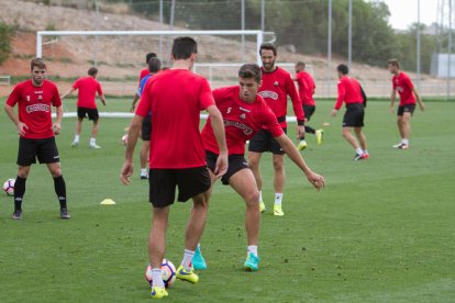 Srdjan Babic, durant un entrenament a les ordres de l'entrenador Natxo González, aquest curs.