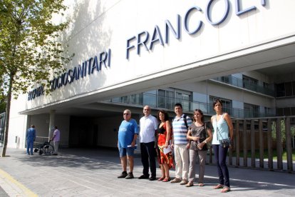 Pla lateral de diversos representants sindicals i del comitè d'empresa davant de l'Hospital Sociosanitari Francolí de Tarragona el 17 d'agost del 2016