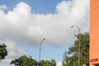 Veïns han detectat nois patinant al creuament de Rogell de Llúria.