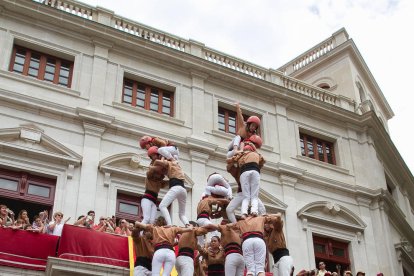 La tronada, los bailes de lucimiento y los castillos dels Xiquets, protagonistas, a la Mercadal