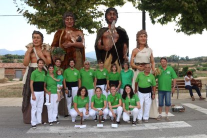 Fotografía de familia de los 'gegants', los 'geganters' y los 'grallers'.