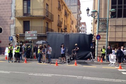 El rodaje de un anuncio de un coche trastorna la Rambla Vieja