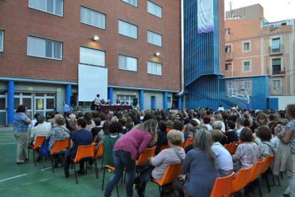 Exalumnes i antics professors han recordat el seu pas per l'escola.