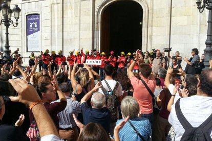 Imatge de la concentració realitzada a la plaça de la Font de Tarragona.-