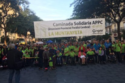 La caminada ha tingut com a punt de sortida i arribada la Rambla Nova tarragonina.