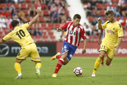 Máyor, en una acció del partit contra el Girona, a Montilivi, aquesta temporada amb el CF Reus.