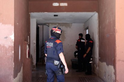 Imagen del peració antidroga realizada ayer jueves en Campclar.