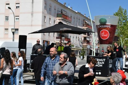 La rambla de Camp Clar s'ha omplert de veïns que han gaudit de la jornada.