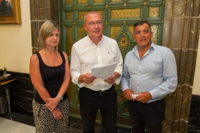 Noemí Llauradó, Carles Pellicer y Jordi Cervera comparecieron ayer en el palacio consistorial.