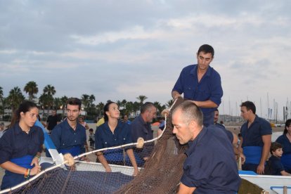 Salou recrea el antiguo arte de pesca por última vez, este año