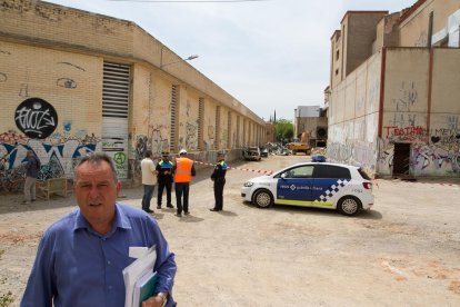 Solvia inicia el derribo del interior de la Sedera a pesar de la fuerte oposición vecinal