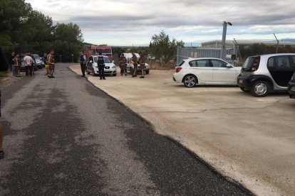 Mossos d'Esquadra i Bombers de la Generalitat s'han desplaçat fins la pirotècnica de Rodonyà.