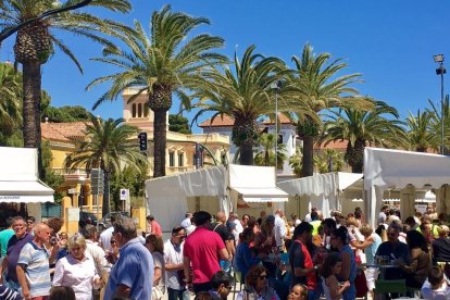 La feria ha contado con degustaciones de tapas y vino, y con talleres gastronómicos.