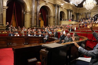 El moment de la votació amb la qual es va aprovar, dimecres, la llei del referèndum.