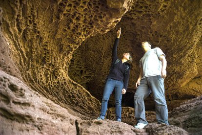 Paula Santamaria i Josep Pedret, responsables de la descoberta.