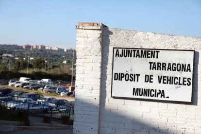 El dipòsit municipal de vehicles està localitzat en un solar del passeig Torroja.