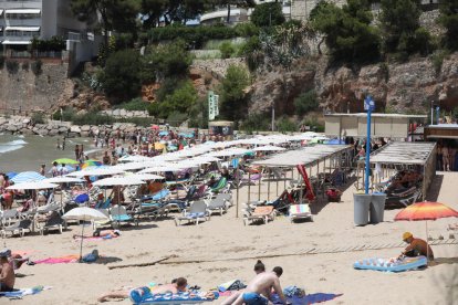 La platja dels Capellans, aquest diumenge al migdia.