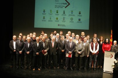 Fotografia de família dels participants a l'acte d'aquest dijous.