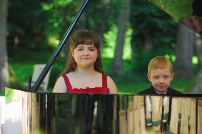 Los hermanos Laetitia y Philip Hahn, prodigios del piano.