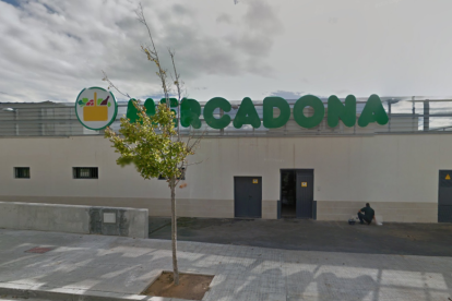 Tres atracadores asaltan y roban el Mercadona del Vendrell