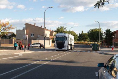 Pintor Fuster demana que es posi fi al pas dels camions cap al pàrquing