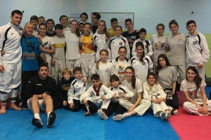 El club de Taekwondo Damián, de Reus, participa en una estada de taekwondo a Torre Pacheco (Múrcia)