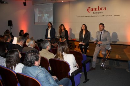 Pla general d'un moment de l'acte 'AutONoms', a la Cambra de Comerç de Tarragona. Imatge del 30 d'abril de 2016