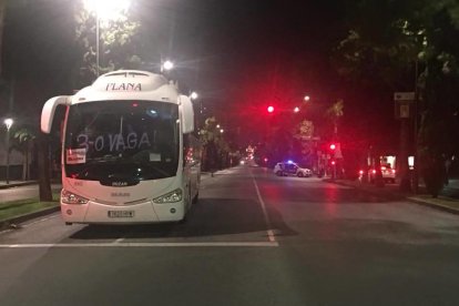 Los piquetes han pintado tanto buses urbanos como interurbanos.