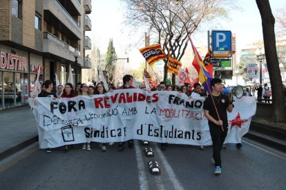 La capçalera de la manifestació contra la LOMCE aquest dijous a Tarragona.