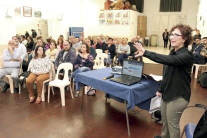 Una de las sesiones de presentación y debate de propuestas, en la Plana.