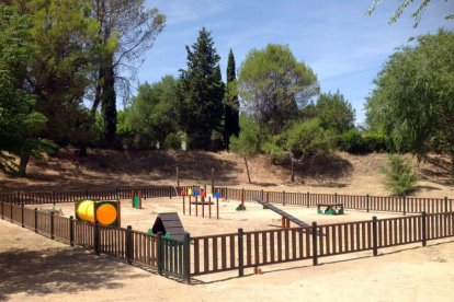 Exemple d'un parc dedicat a l'esbarjo de gossos, en aquest cas, a Guadalajara.