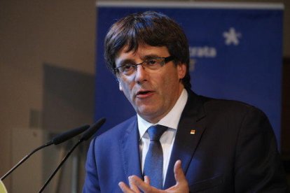 El president de la Generalitat, Carles Puigdemont, durant l'acte de campanya a l'Hospitalet de Llobregat.