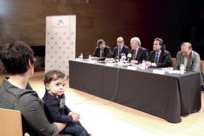 La petita Clàudia, que va superar una leucèmia quan tenia pocs mesos de vida, es va convertir en la protagonista de la presentació.