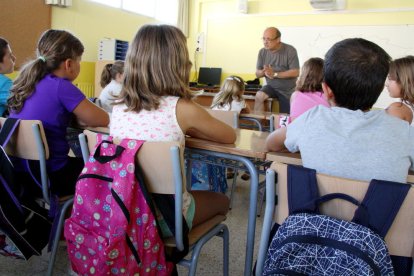 Imagen de archivo de alumnos en una clase.