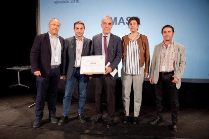 Imagen de los premiados por Repsol en materia de seguridad empresarial para el 2016.