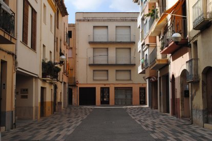 Vista del edificio desde la calle de las Creus.