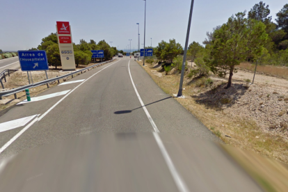 La entrada del área de servicio de l'Hospitalet de l'Infant desde el AP-7