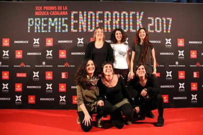 El grupo Roba Estesa, que se ha hecho con cuatro galardones esta noche a los Premios Enderrock 2017.