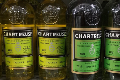 El Chartreuse amarillo tiene un grado de alcohol del 40% y, el verde, del 55%, y es considerado como la bebida de Tarragona, ya que se fabricó en la ciudad hasta 1933.