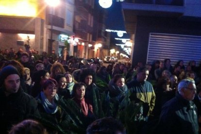 Muchos manifestantes en la plaza.