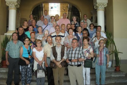 Fotografia de família dels participants al viatge.