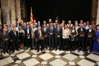 El president de la Generalitat, Carles Puigdemont, durant la dissetena edició dels Premis Nacionals a la Iniciativa Comercial i als Establiments Comercials Centenaris,