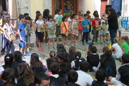 Imagen de archivo de una actuación de flabiolaires escolares.