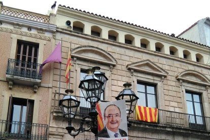 Pintades al cartell de Miquel Iceta