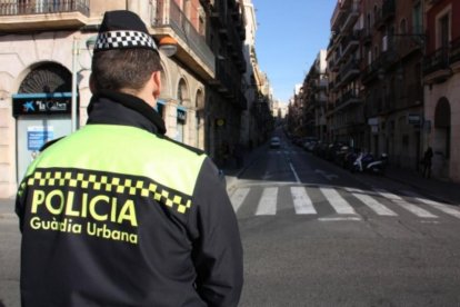 Imatge d'arxiu d'un agent de la Guàrdia Urbana de Tarragona.